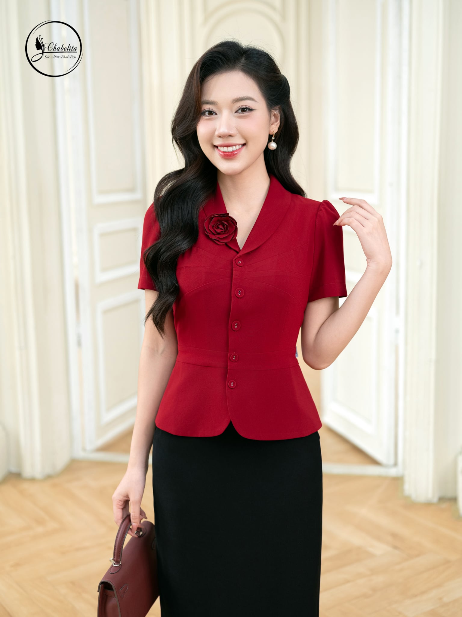 Áo cổ leo màu đỏ đính hoa