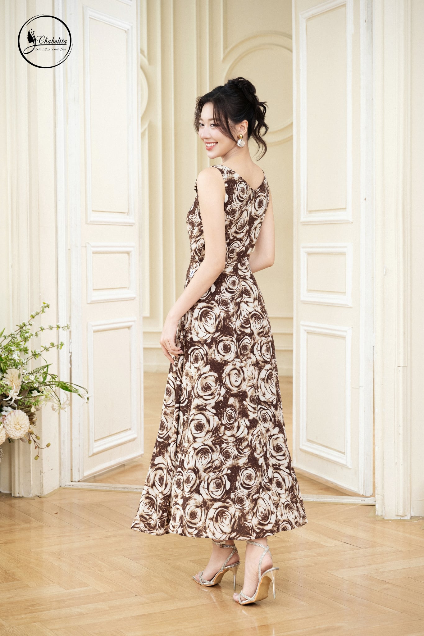 Đầm sát nách cổ tròn hoa nâu