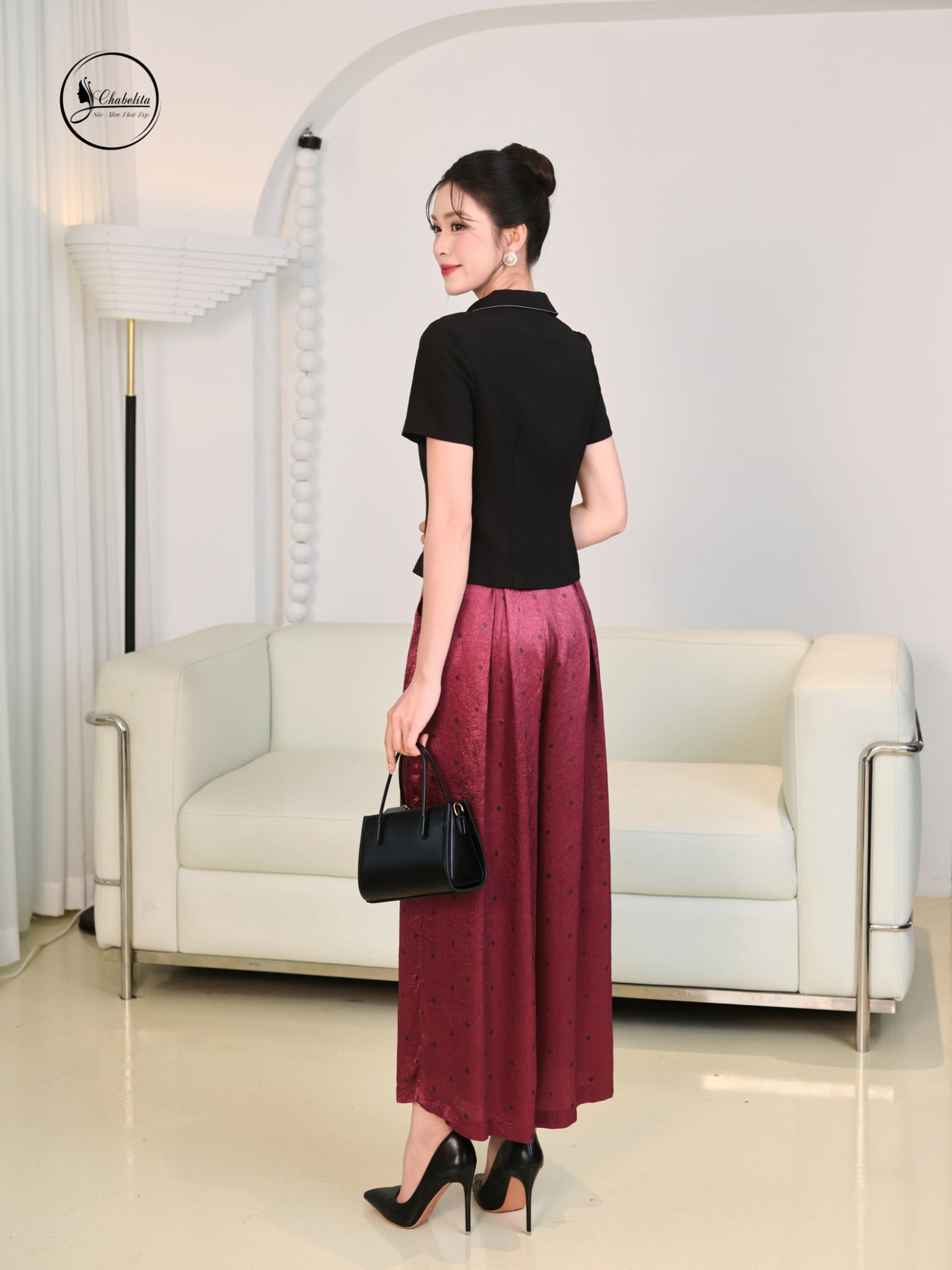 Áo sơ mi cổ sen phối viền màu đen