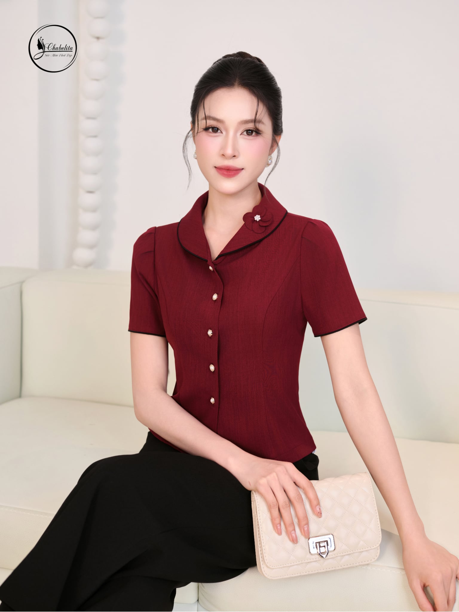 Áo sơ mi cổ sen đính hoa màu đỏ