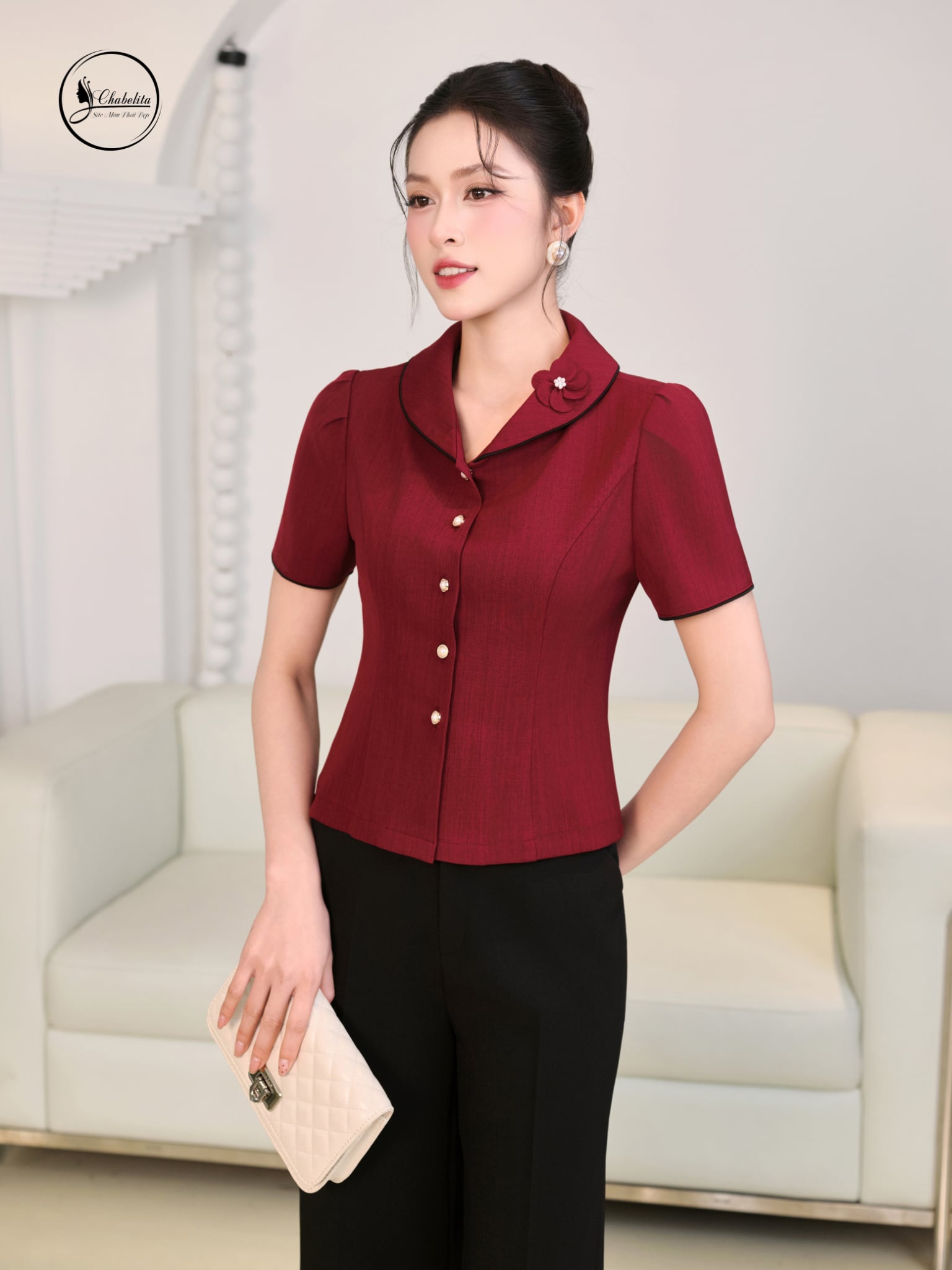 Áo sơ mi cổ sen đính hoa màu đỏ