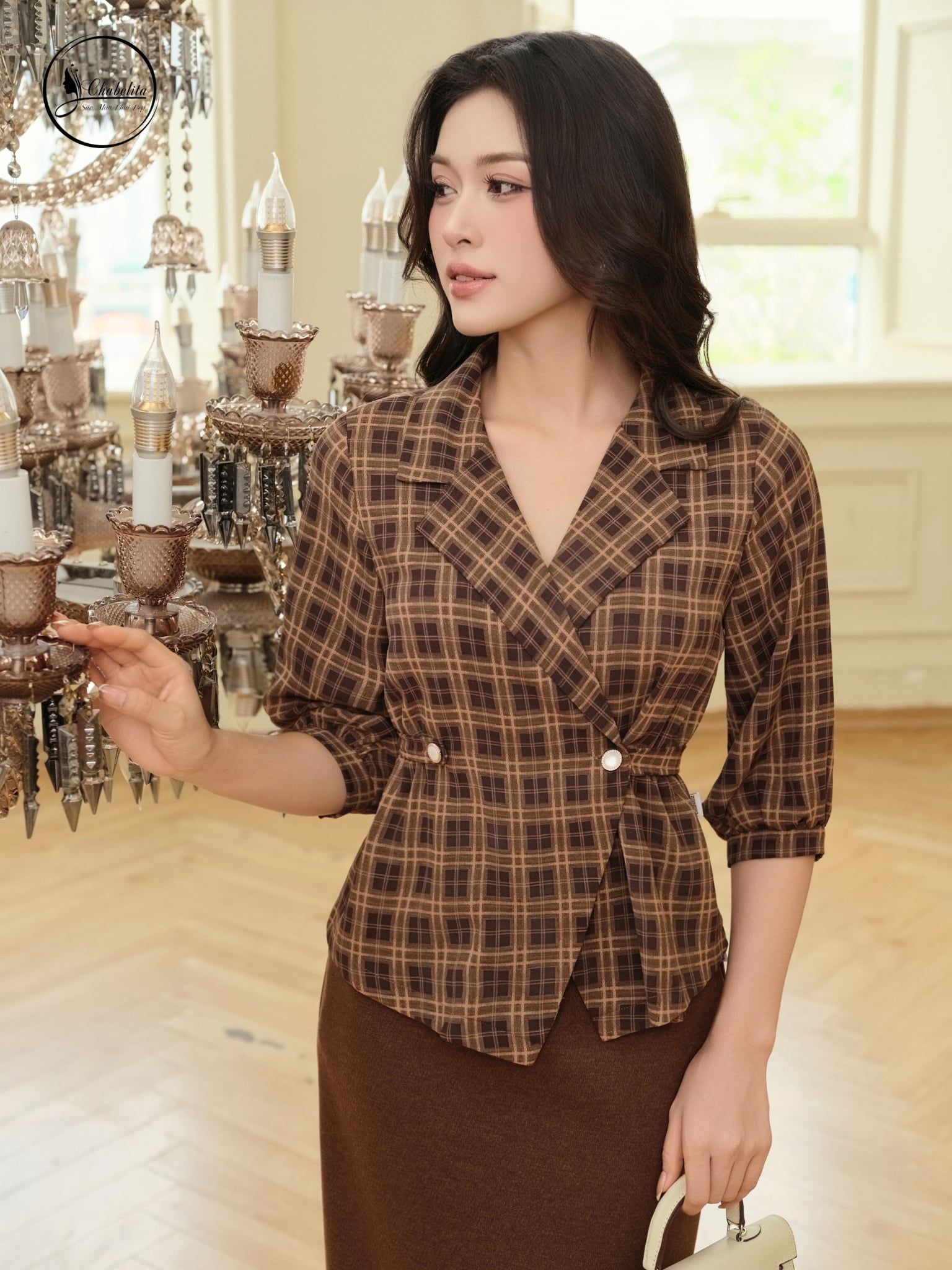 Áo blazer dài tay kẻ nâu