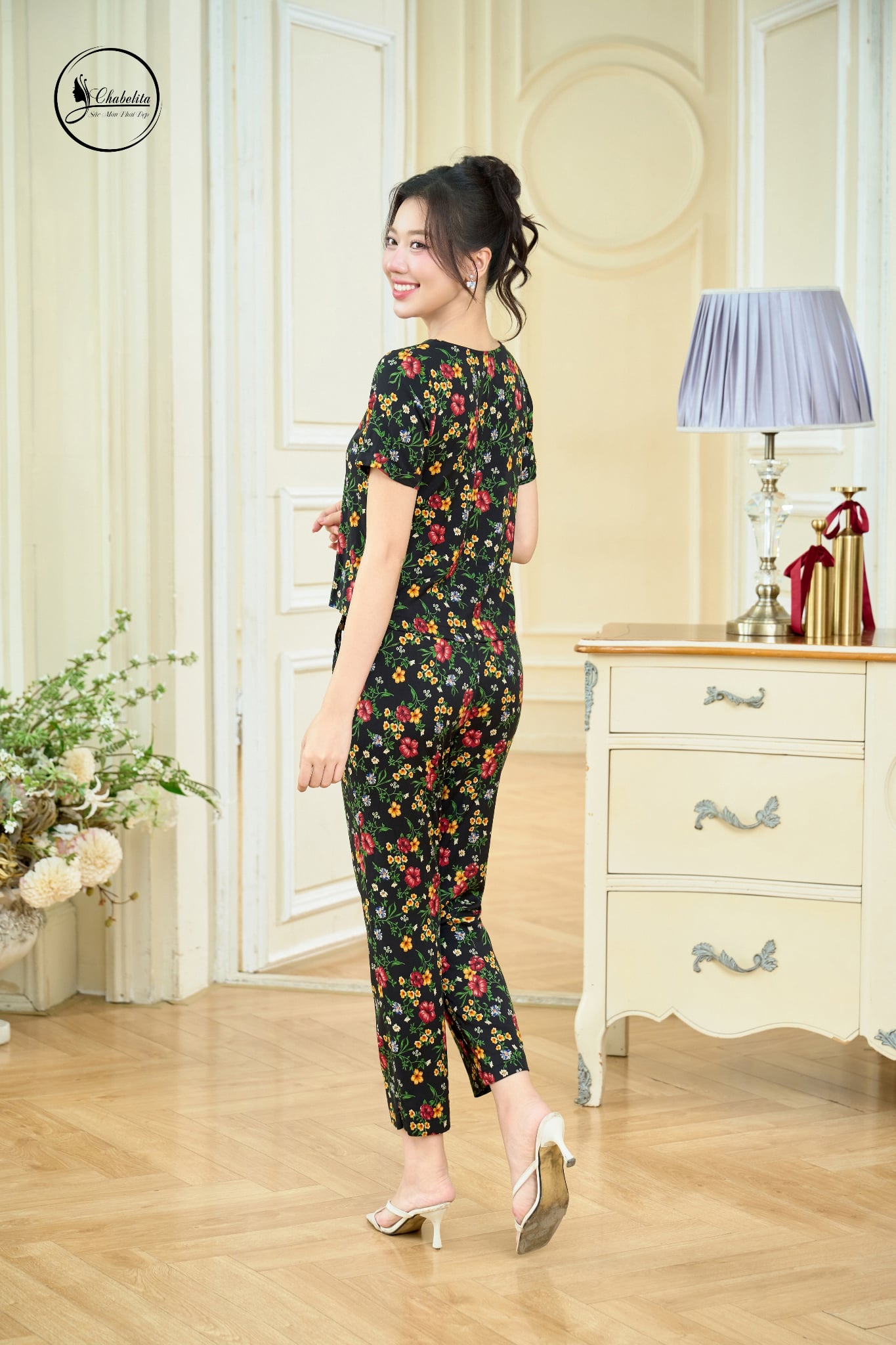 Sét bộ áo cộc tay cổ tròn hoa đen