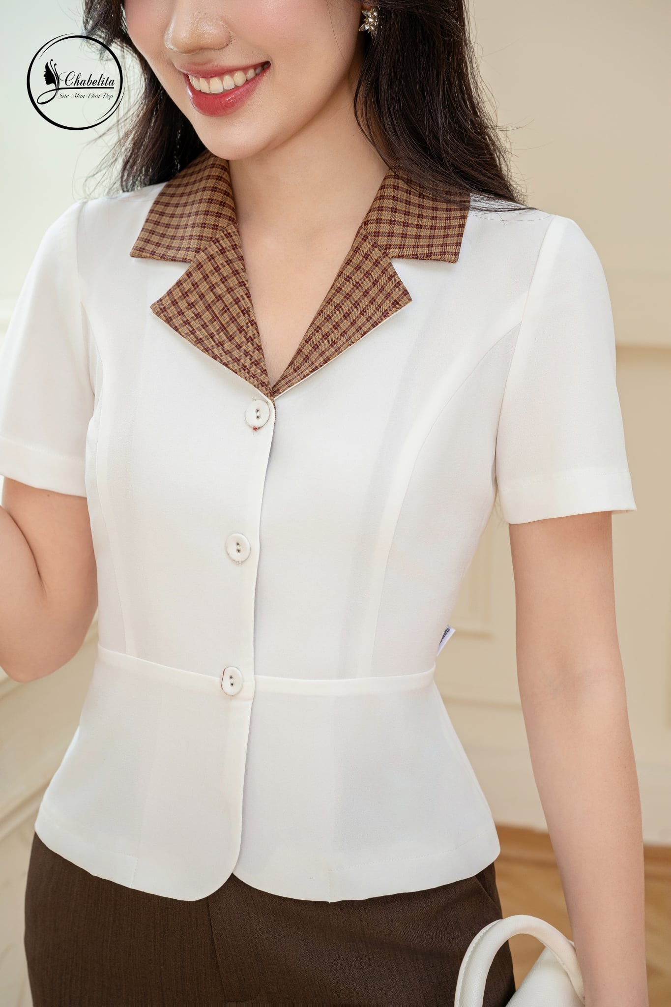 Áo sơ mi tay ngắn cổ vest màu trắng