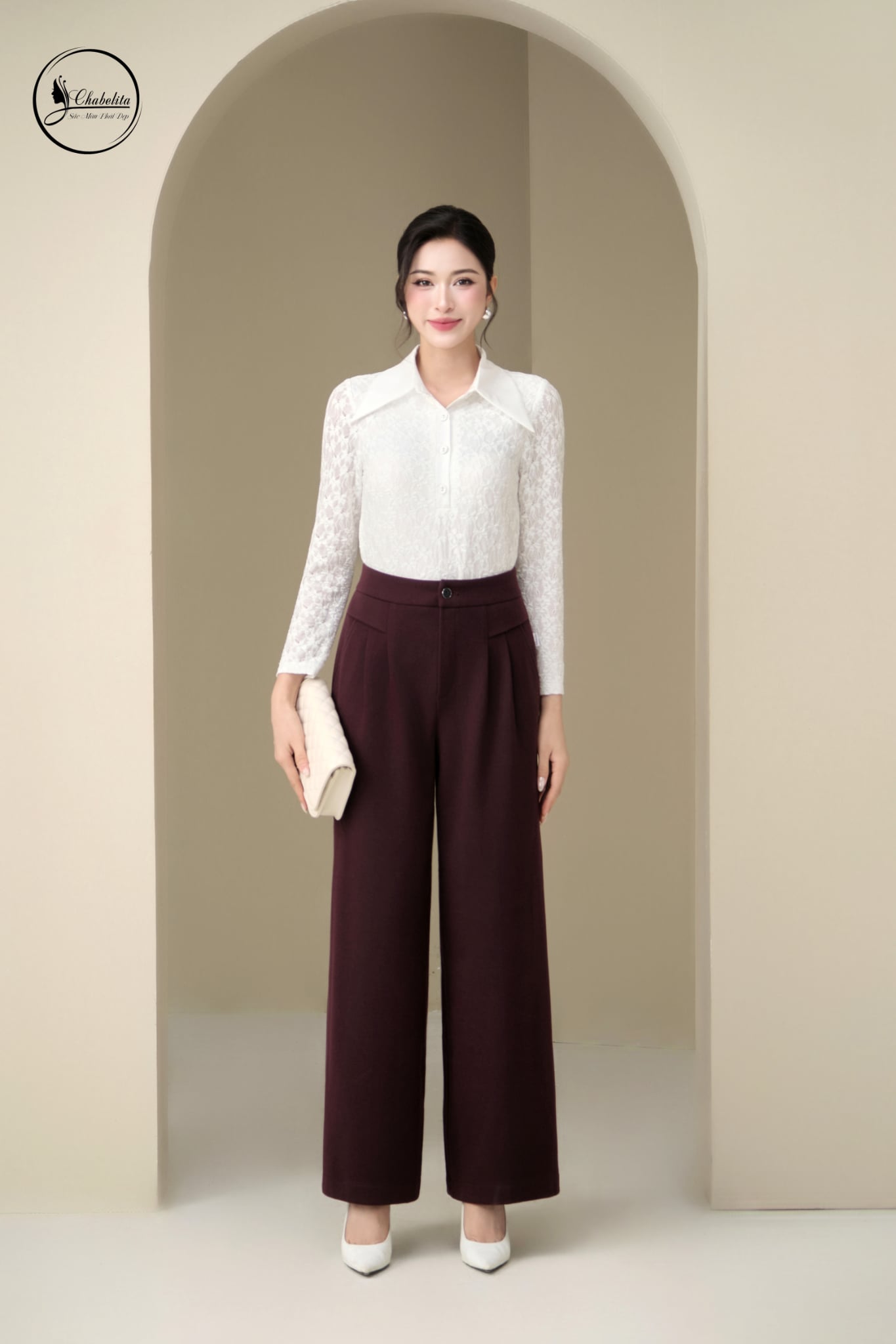 Áo ren dài tay phối cổ nhọn màu trắng