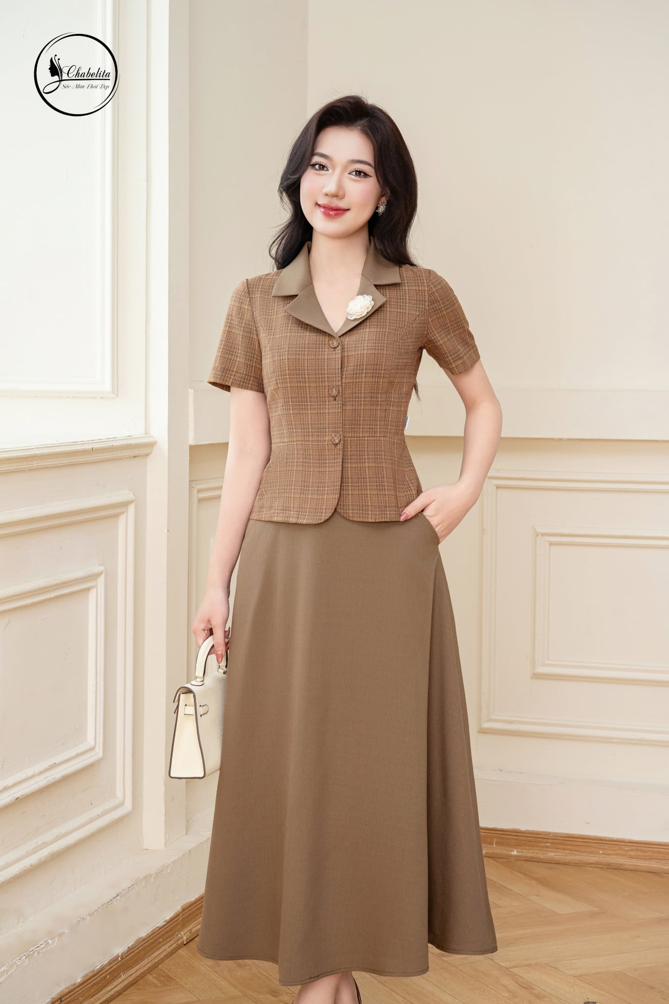 Áo kẻ cổ phối màu nâu