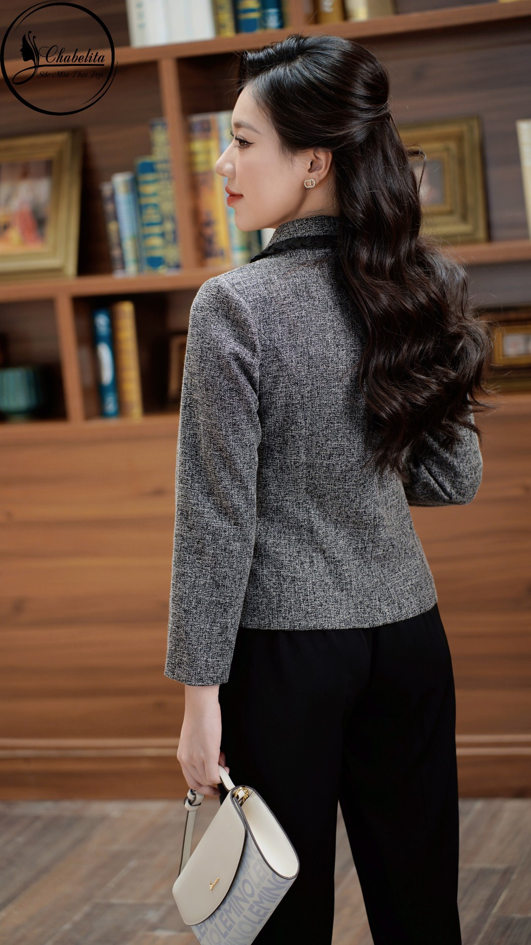 Áo vest viền ren phối cổ nơ màu đen