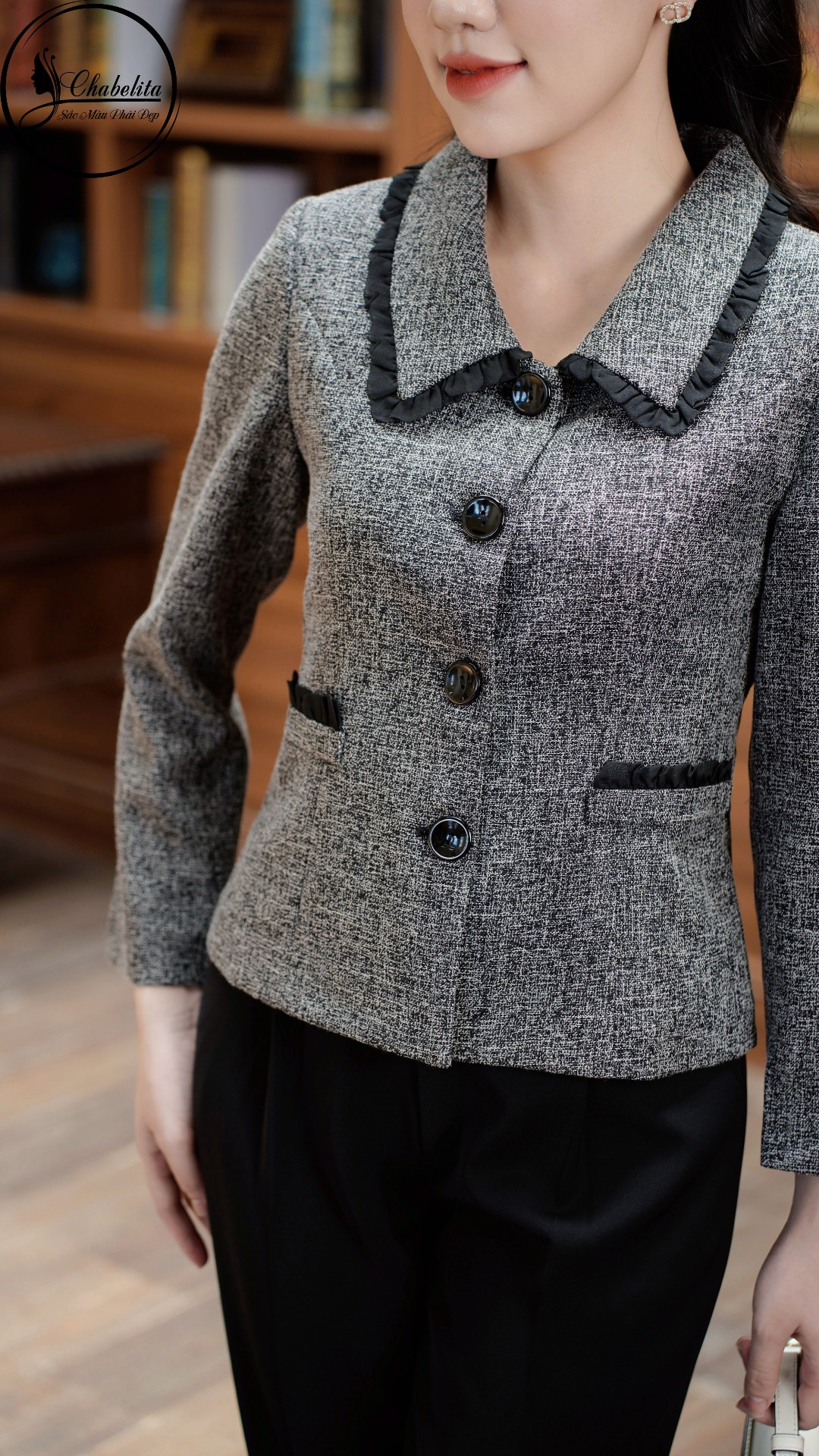 Áo vest viền ren phối cổ nơ màu đen