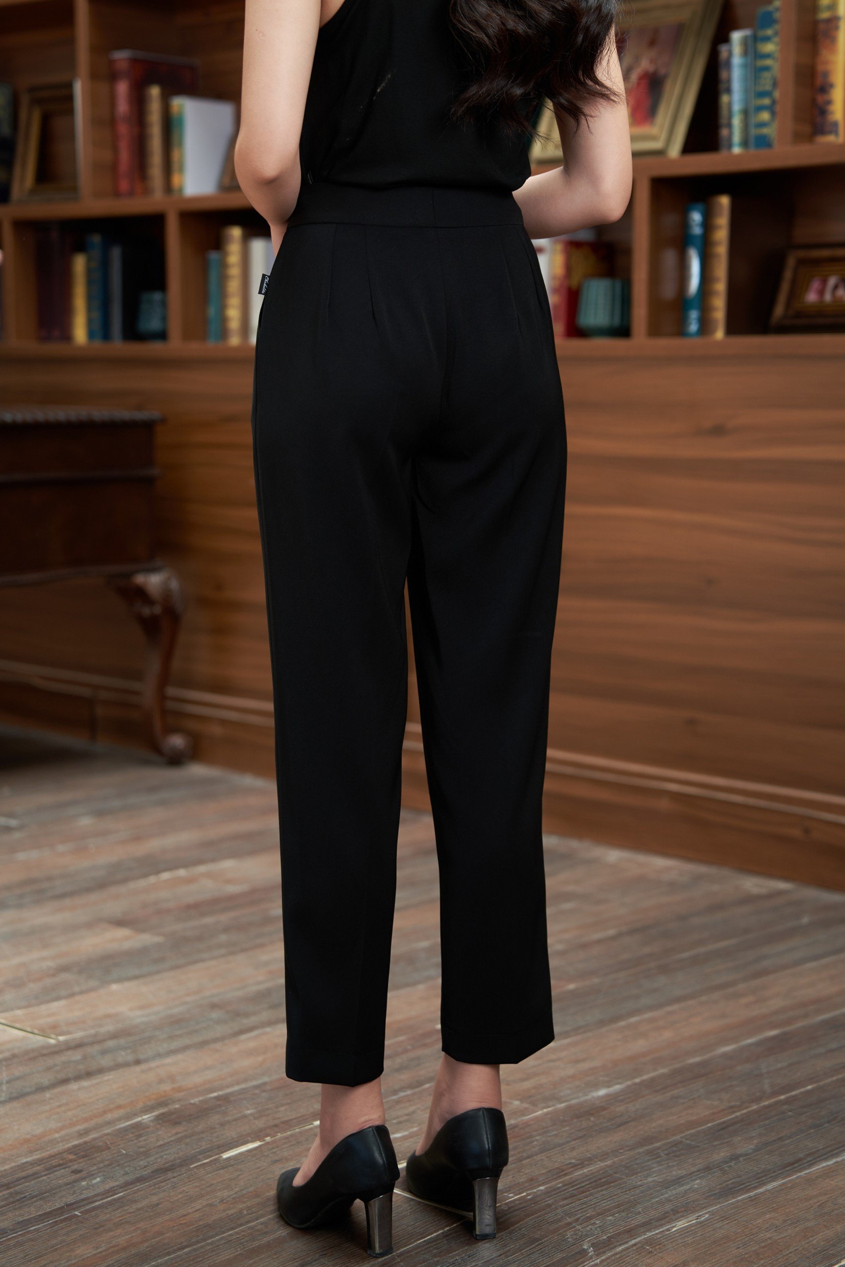 Quần baggy cap có mặt đai màu đen