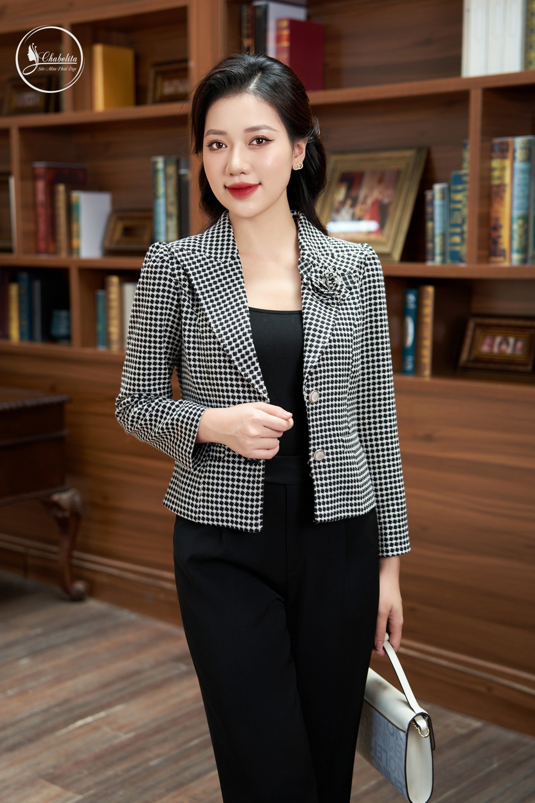 Áo vest cổ bẻ 2 khuy màu đen