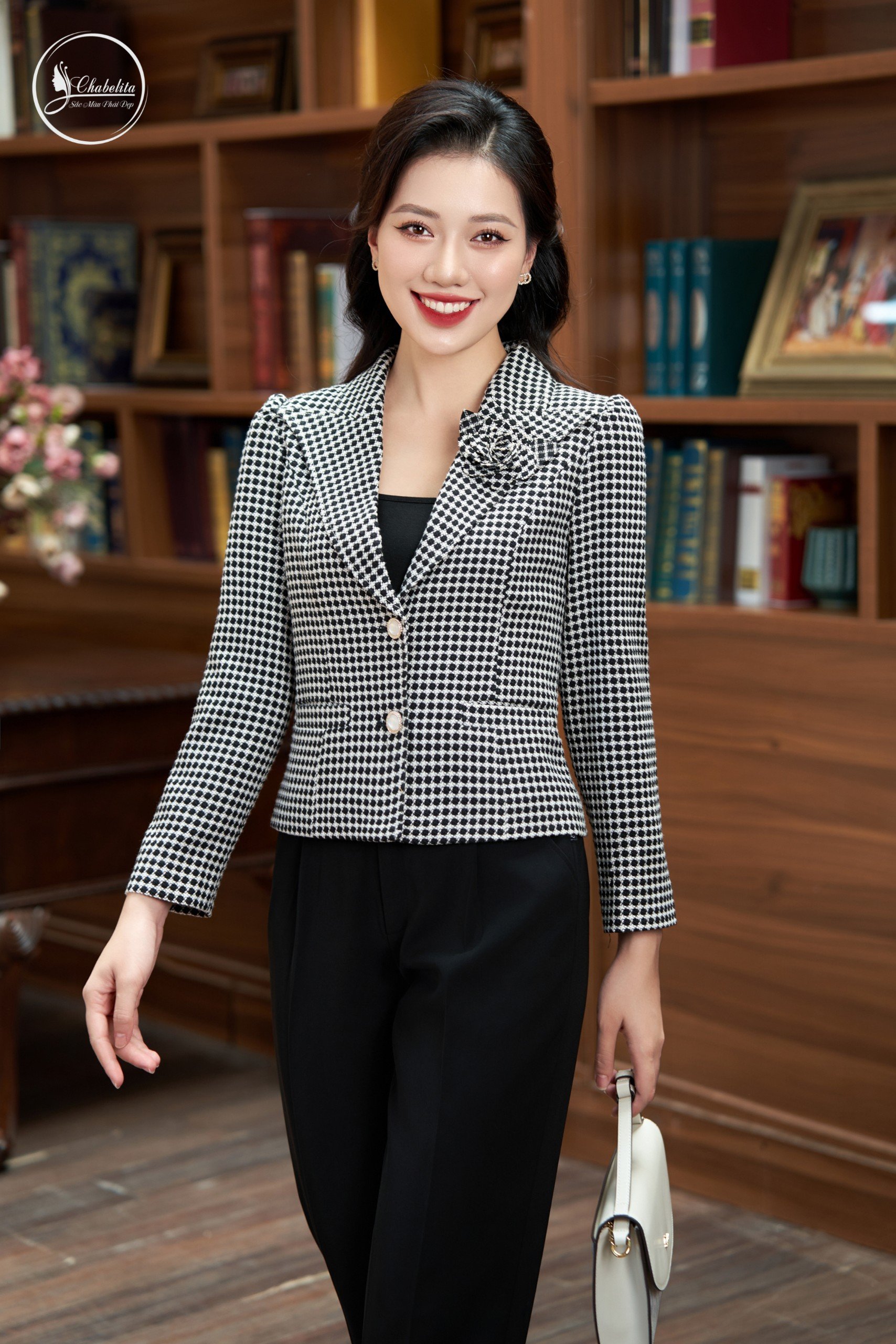 Áo vest cổ bẻ 2 khuy màu đen