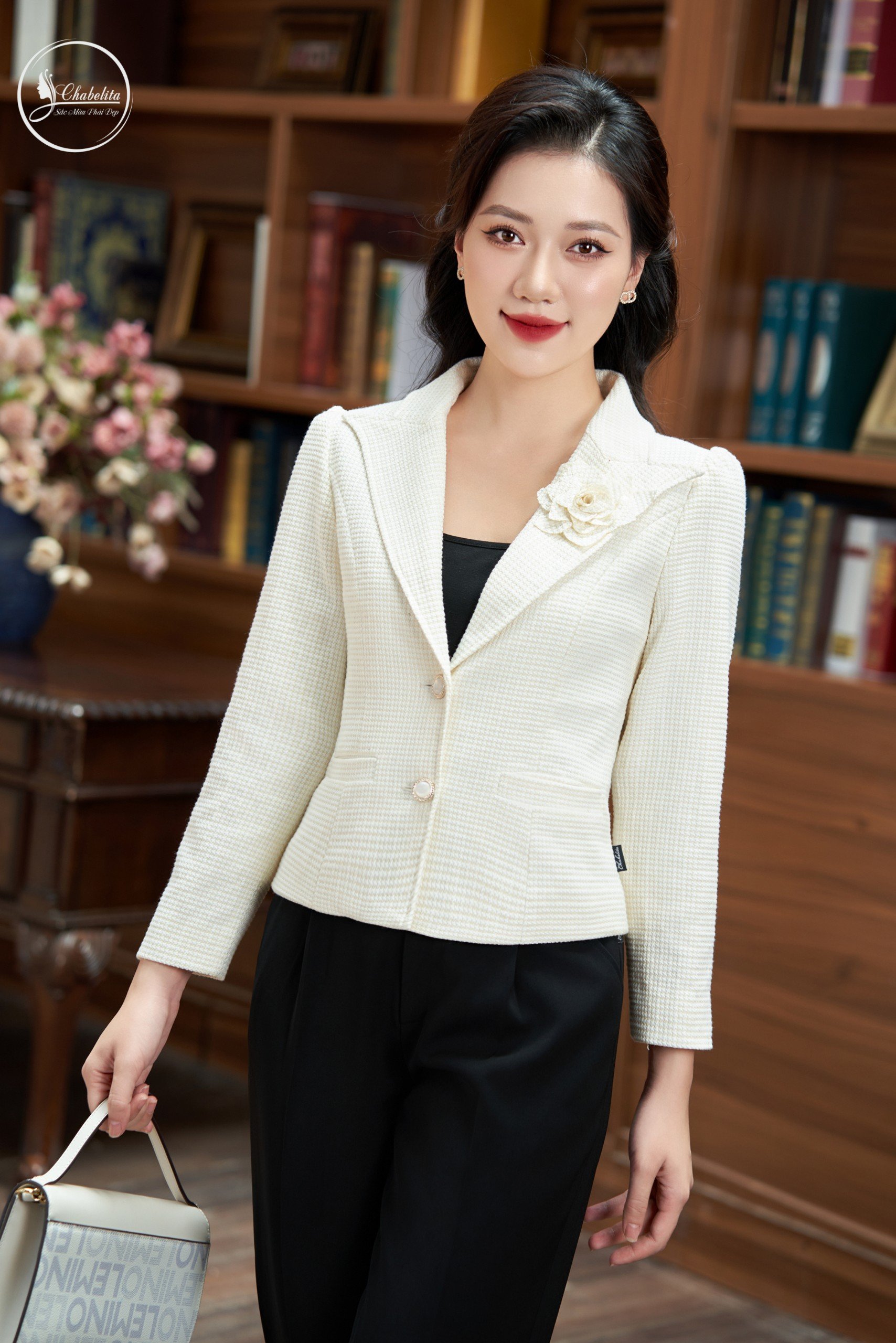 Áo vest cổ bẻ 2 khuy màu trắng