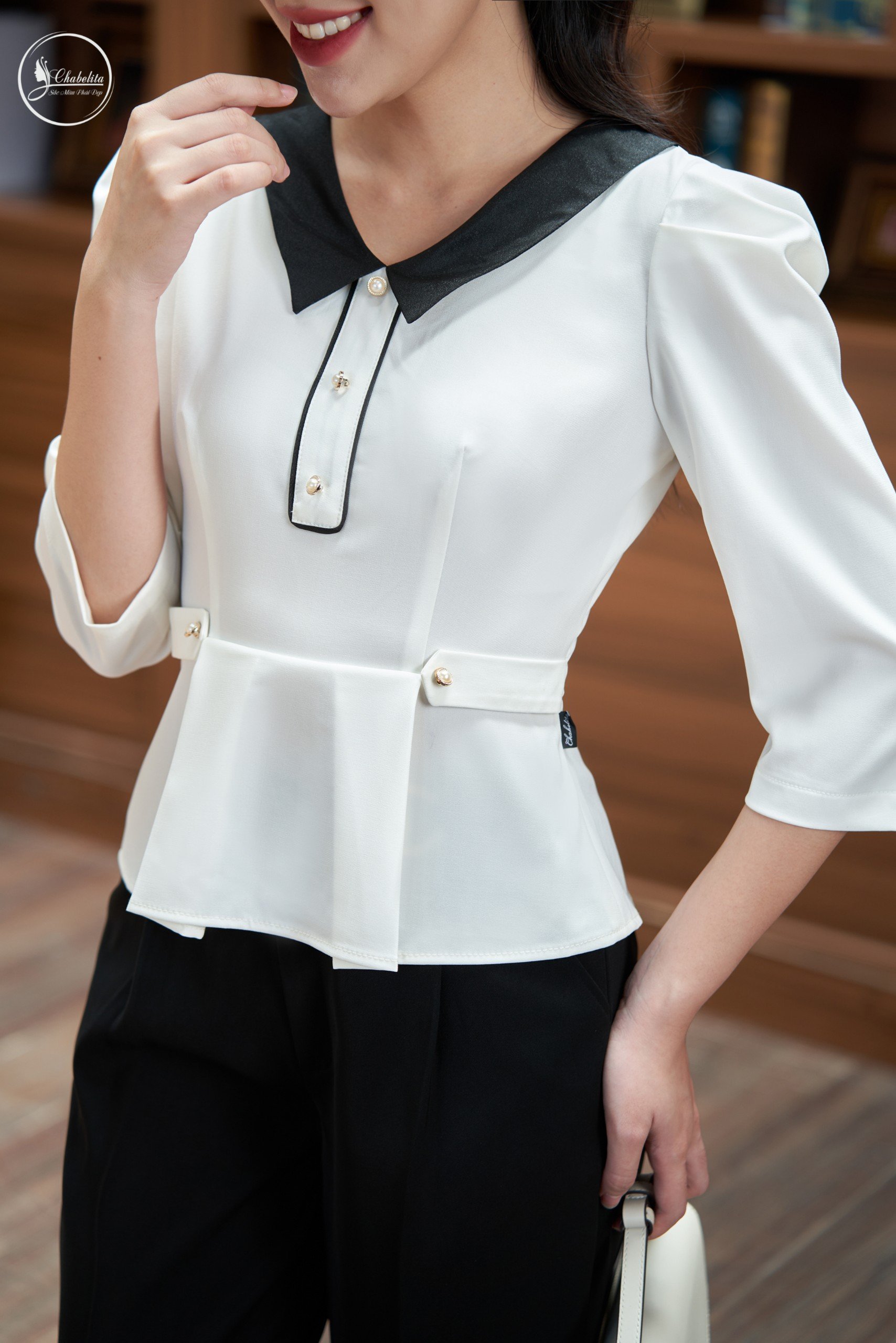 Áo sơ mi phối cổ màu trắng