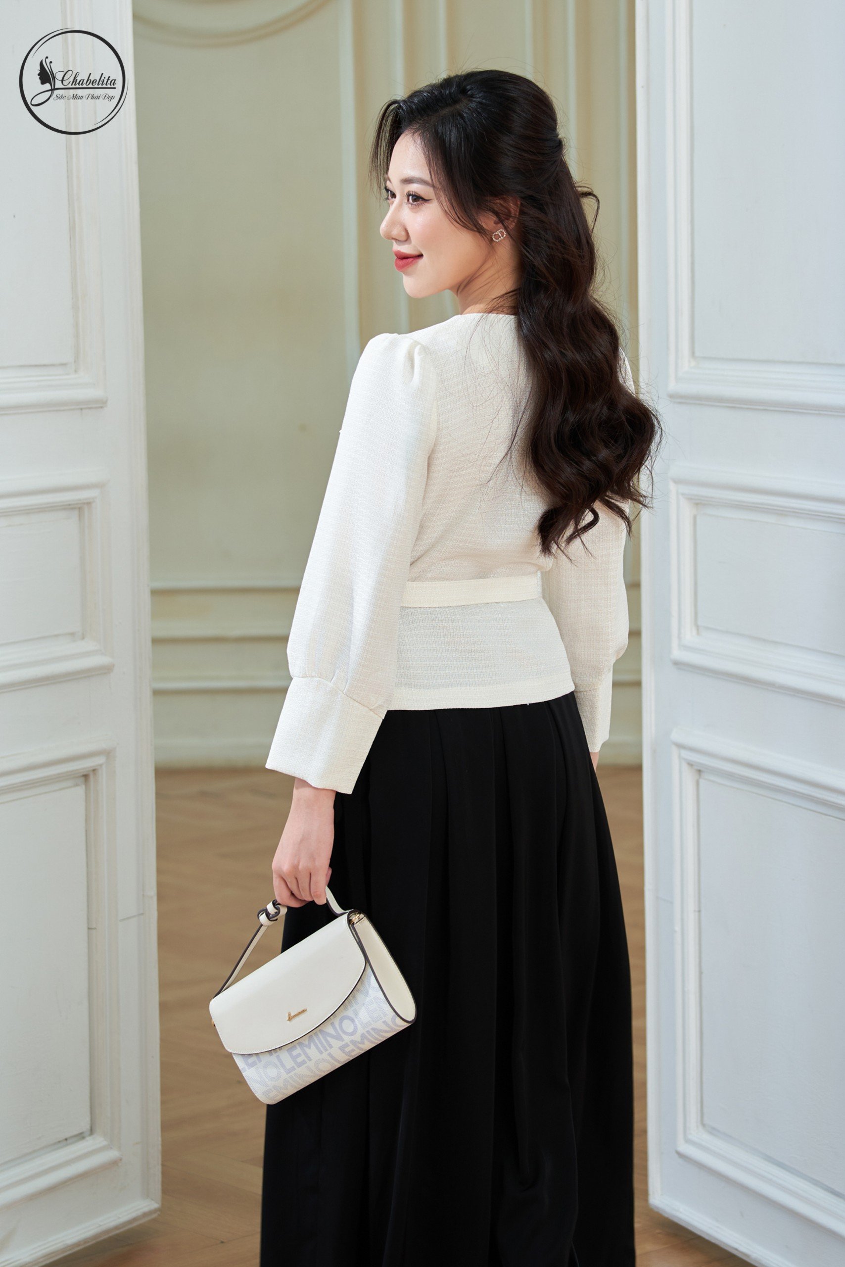 Áo ký giả đai eo màu trắng