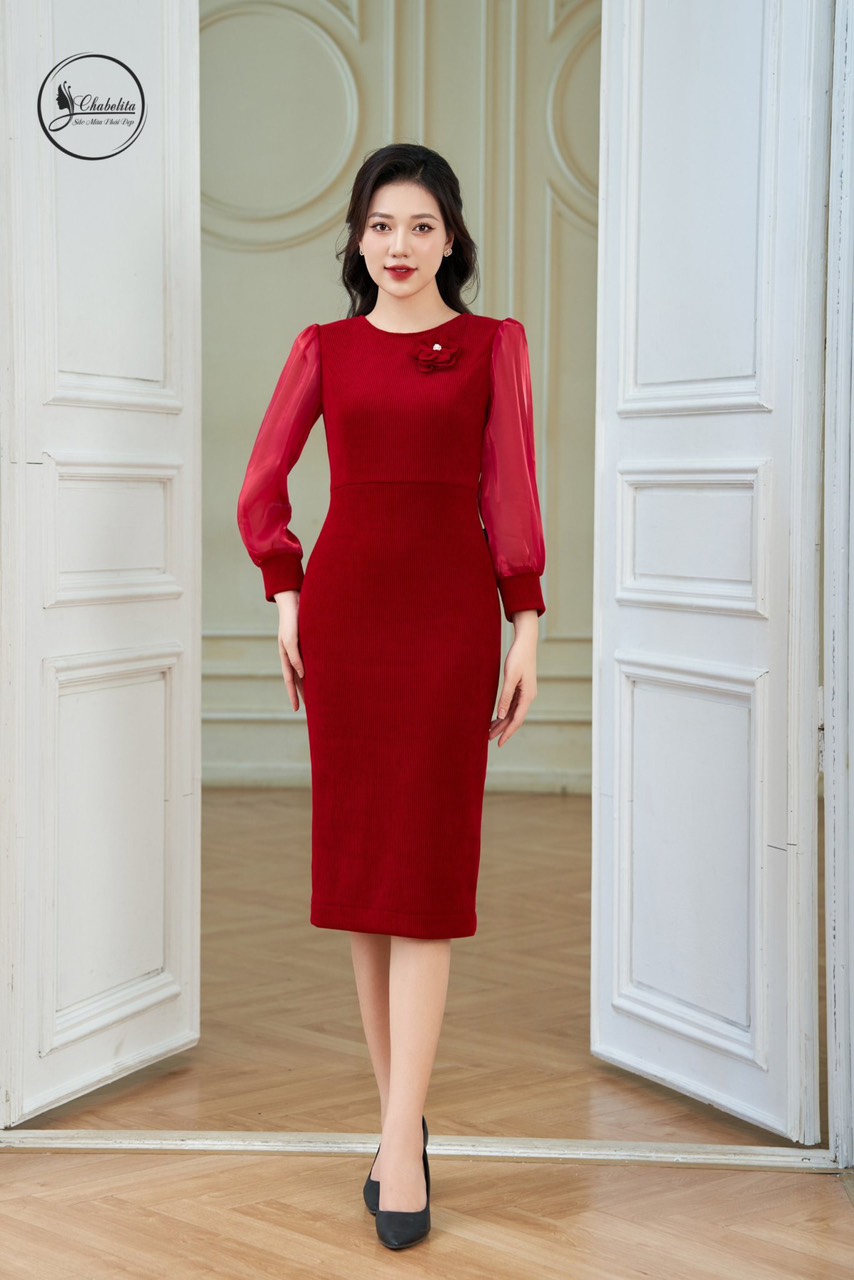 Đầm nhung ôm phối hoa ngực màu đỏ