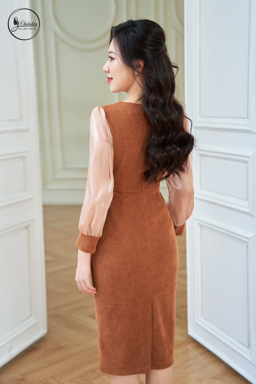 Đầm nhung ôm phối hoa ngực màu nâu