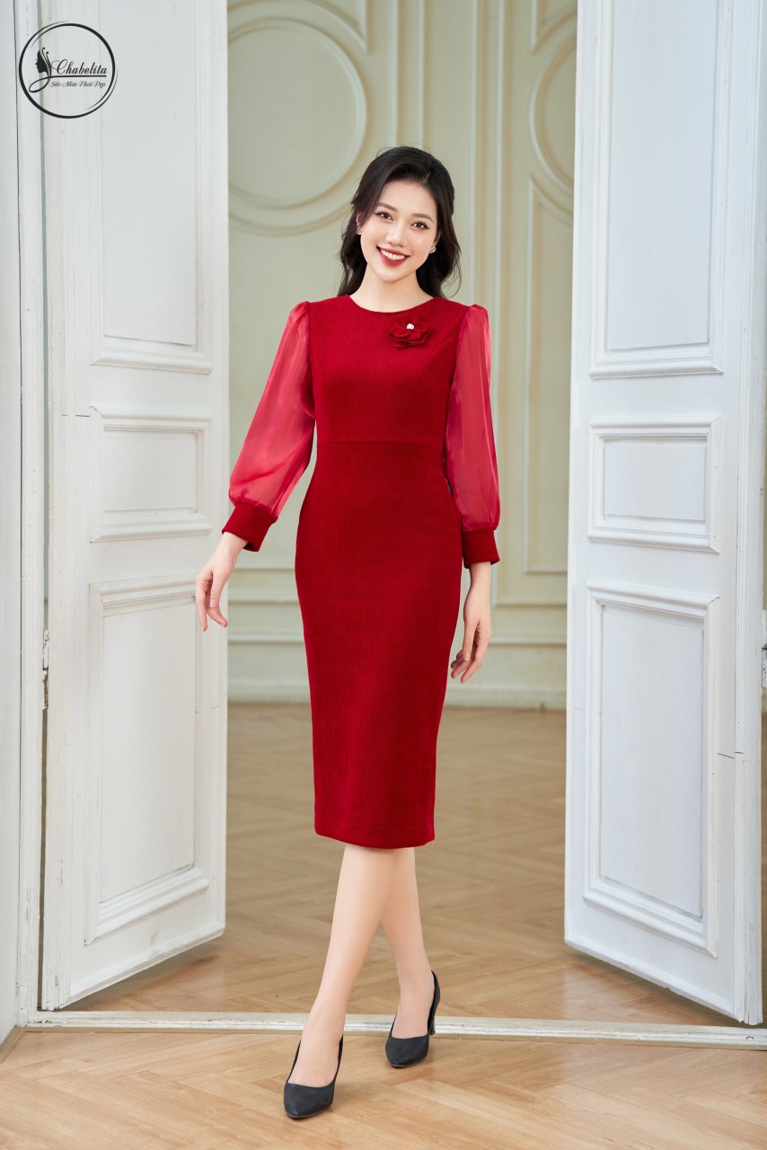 Đầm nhung ôm phối hoa ngực màu đỏ