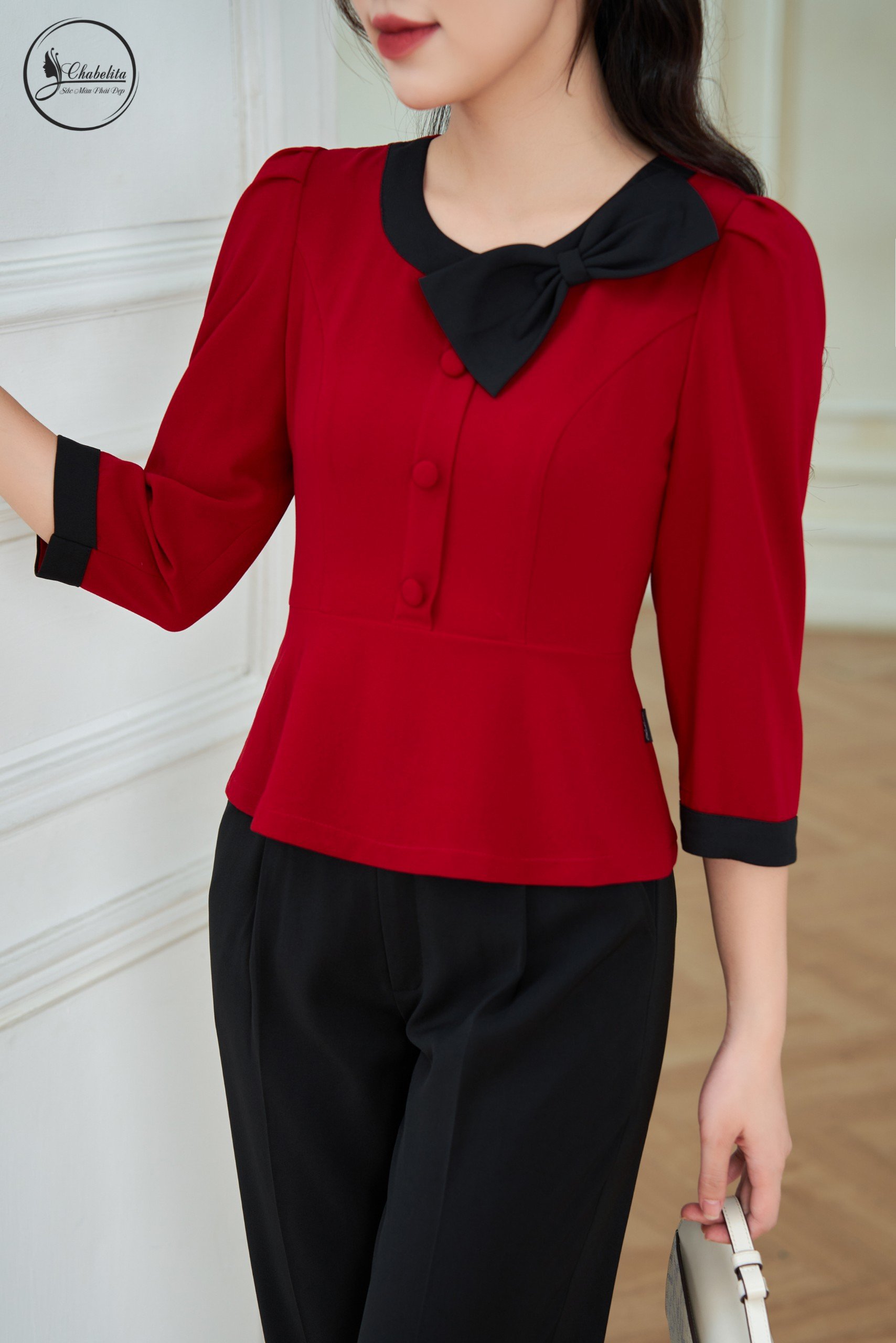 Sơ mi cổ tròn phối nơ màu đỏ