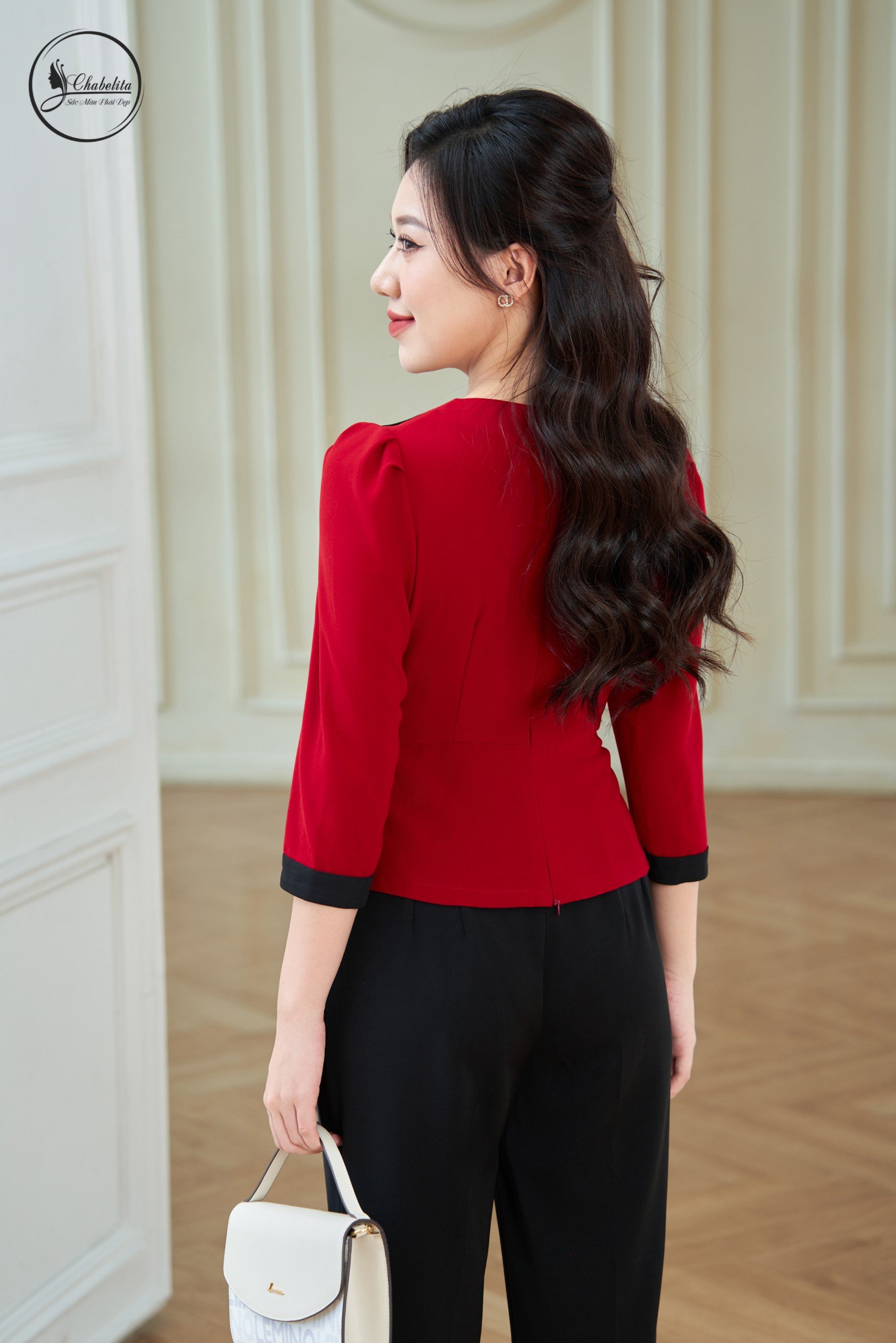 Sơ mi cổ tròn phối nơ màu đỏ