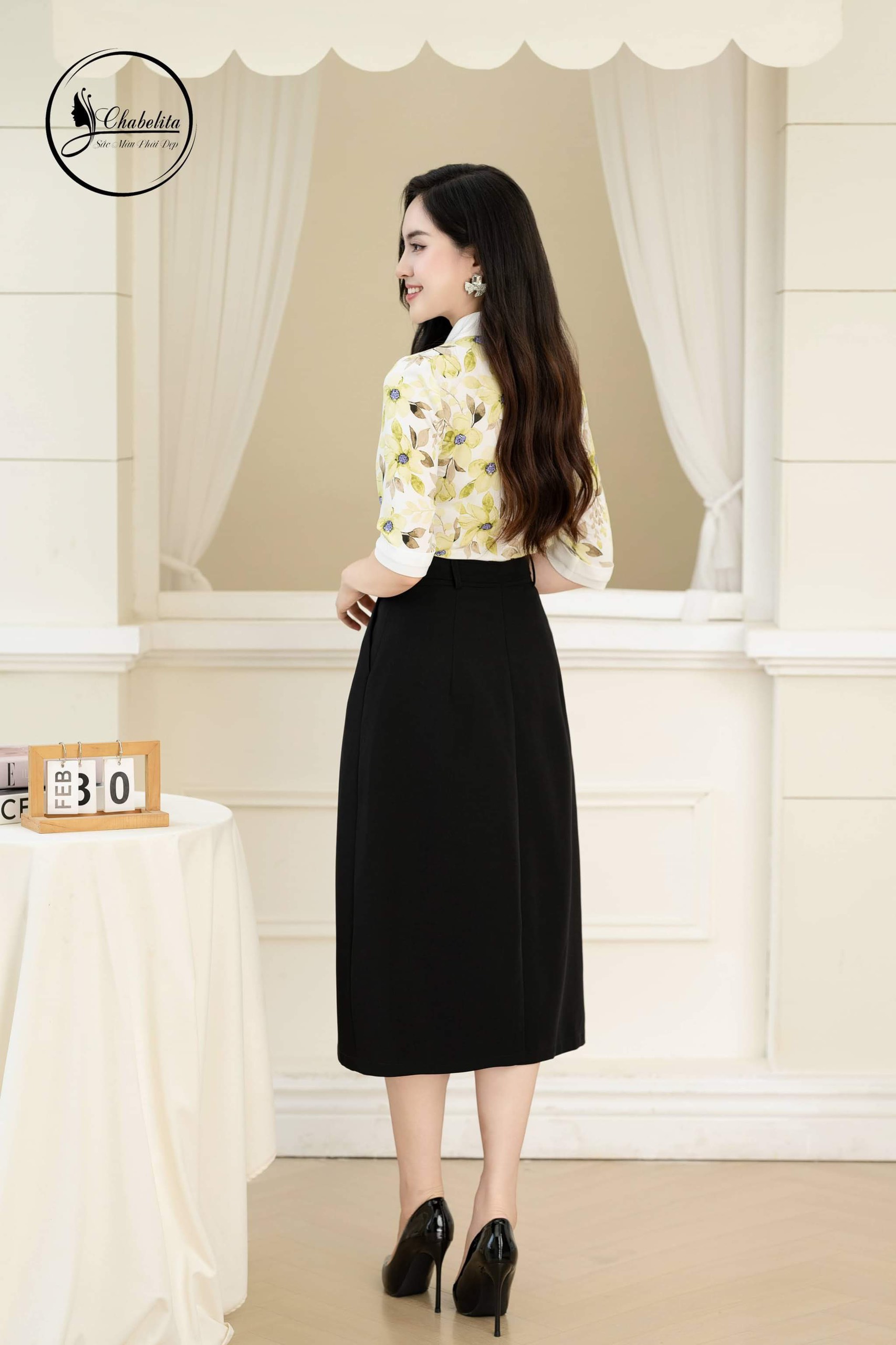 Áo sơ mi tay lỡ phối cổ nhọn màu xanh