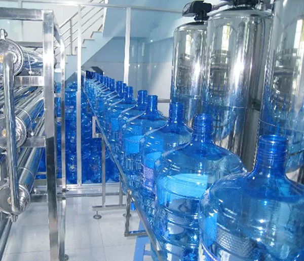 Bật mí về dây chuyền sản xuất nước đóng bình