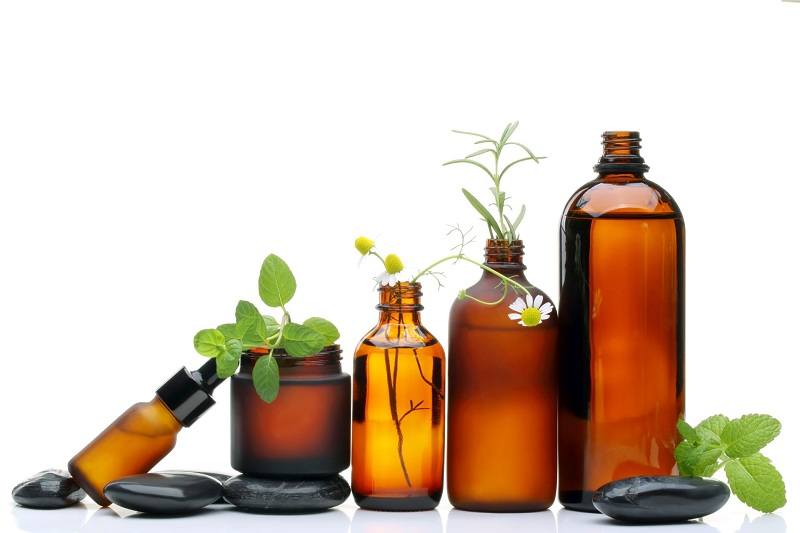 Lý giải tại sao tinh dầu phải được bảo quản trong lọ thủy tinh tối màu
