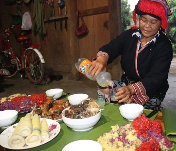 Ngọt thơm với rượu hoẵng của người Dao