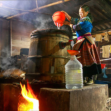 Bật mí cách chưng cất rượu ngon không gây đau đầu của người Mông