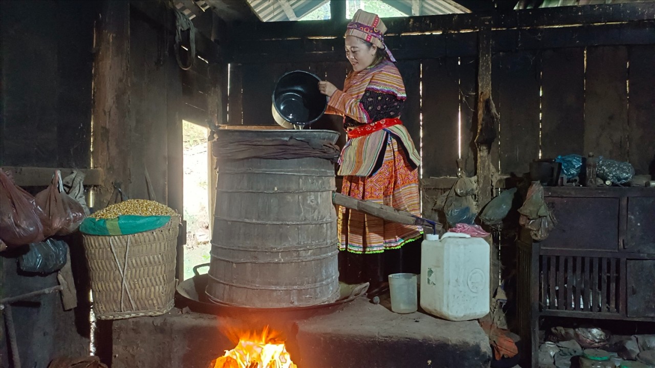chưng cất rượu người mông