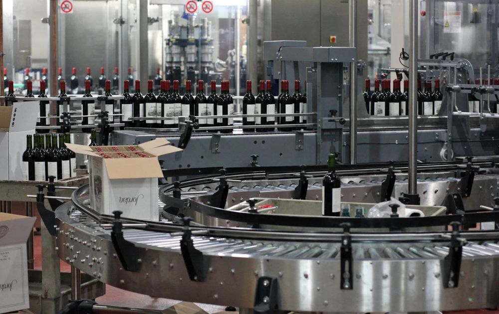 dây chuyền sản xuất rượu nhà máy