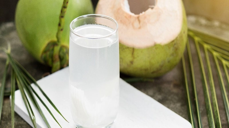 Giải rượu bằng nước dừa