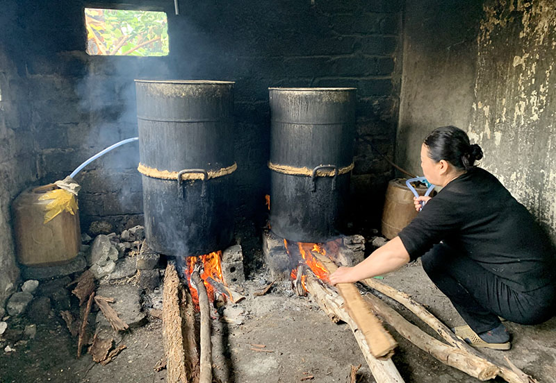 nồi nấu rượu thủ công cũ