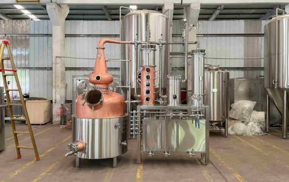 tháp chưng cất rượu công nghiệp