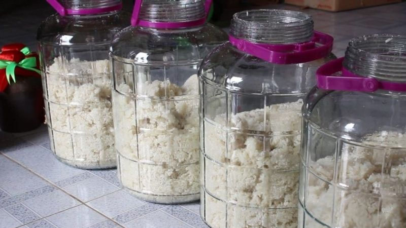 Thoát nghèo nhờ nghề nấu rượu