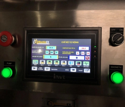 vận hành máy làm già rượu