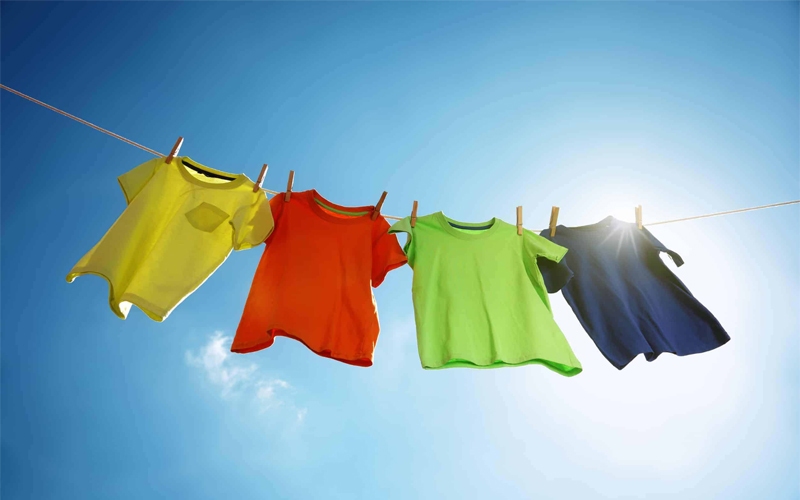 6 mẹo giặt quần áo không hôi mùa mưa