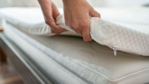 Hướng dẫn cách khử mùi nệm bông ép đơn giản, hiệu quả