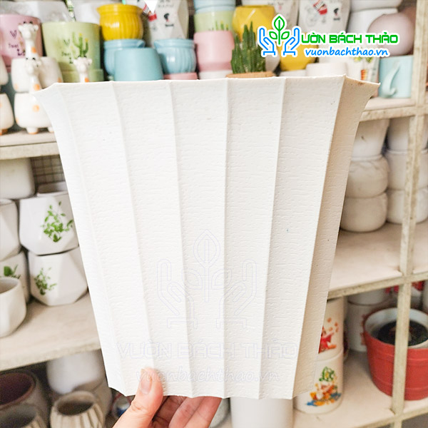 Chậu Nhựa Khía Vuông Trồng Cây