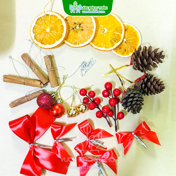 Bộ Phụ Kiện Trang Trí Cây Tùng Thông Noel Mẫu 1