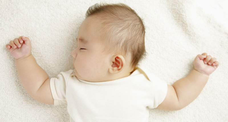 Tư thế ngủ nào tốt nhất cho bé sơ sinh?