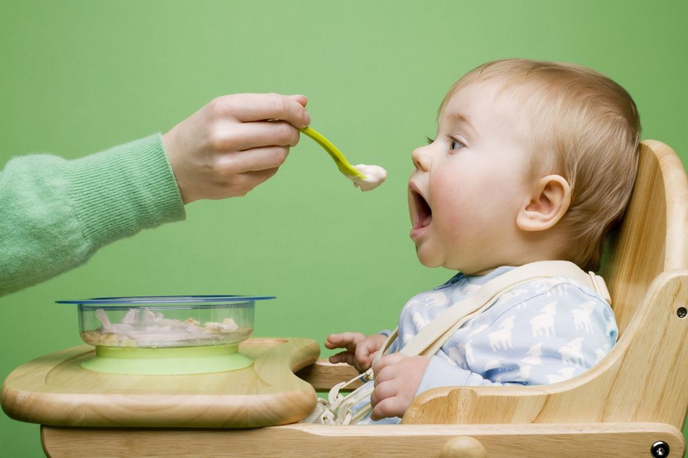 Ăn dặm là gì? Mấy tháng nên cho bé ăn dặm và cách cho bé ăn dặm đúng cách