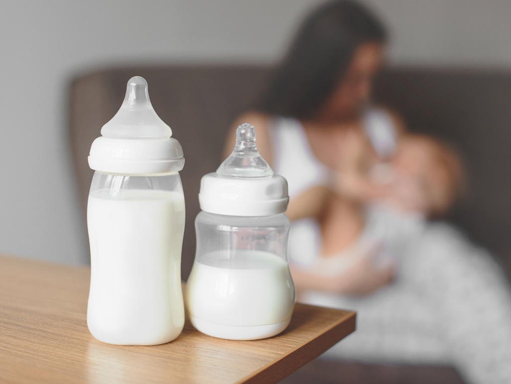 Các loại sữa cho bé: sữa mẹ, sữa công thức