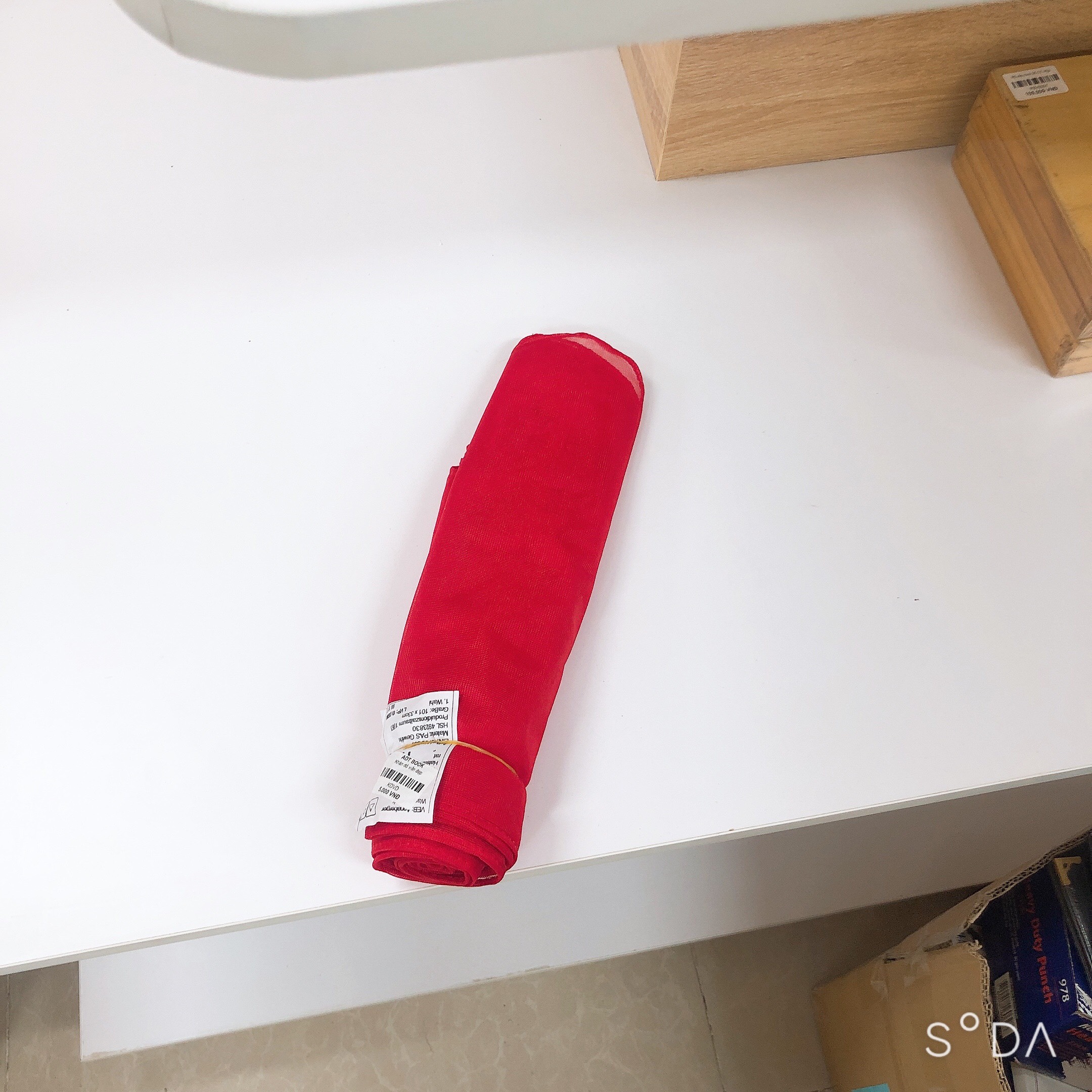 Khăn đỏ viền đẹp