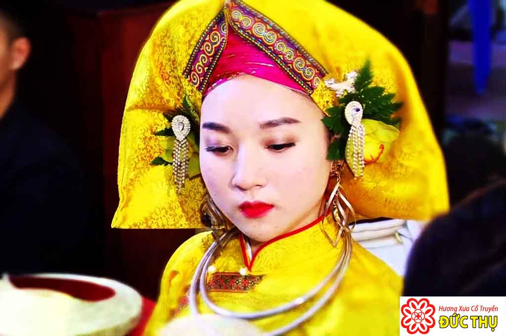 Mẫu Tam Cờ Mẫu Tam Cờ