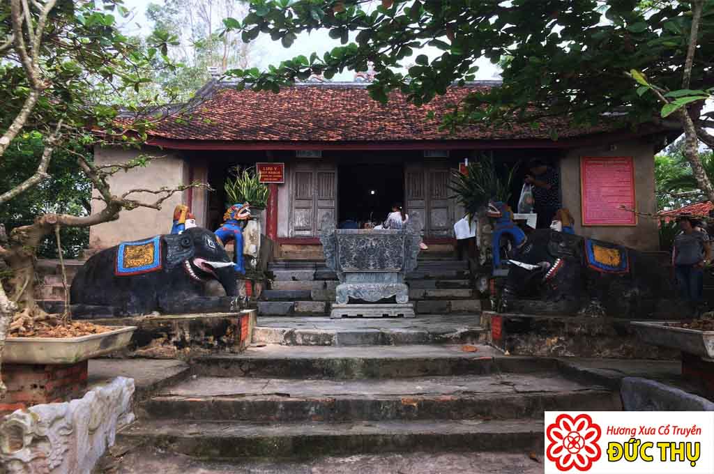 Đền Cờn Môn Đền Cờn Môn