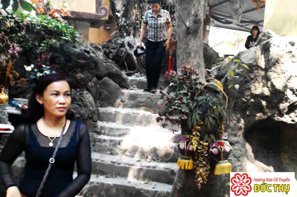 Cô bé Mỏ Than