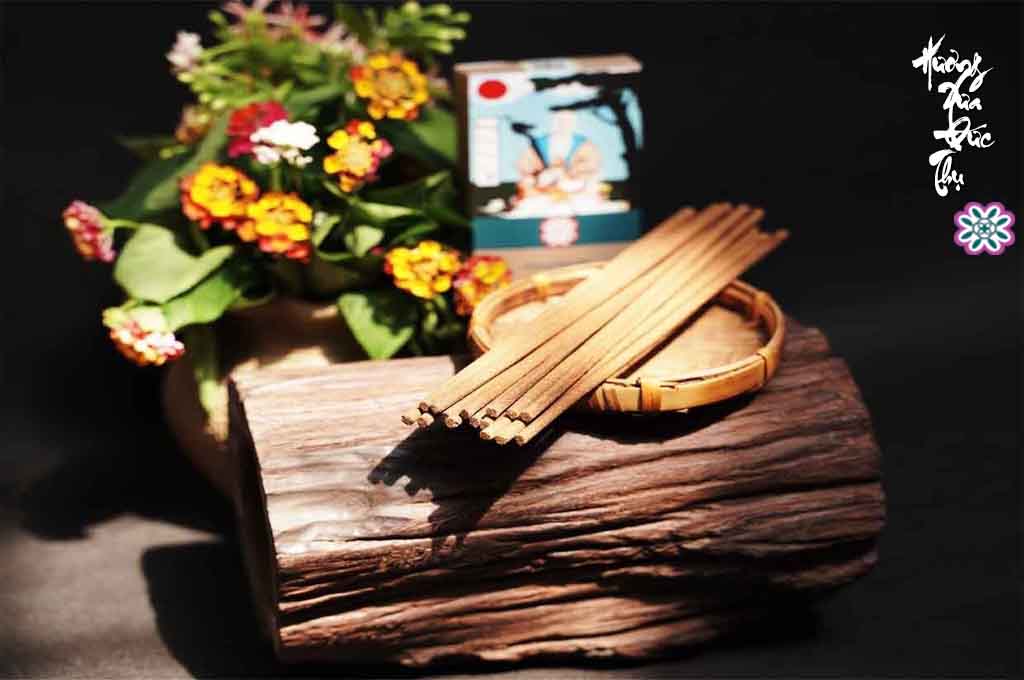 Cửa Hàng Bán Nhang Vòng