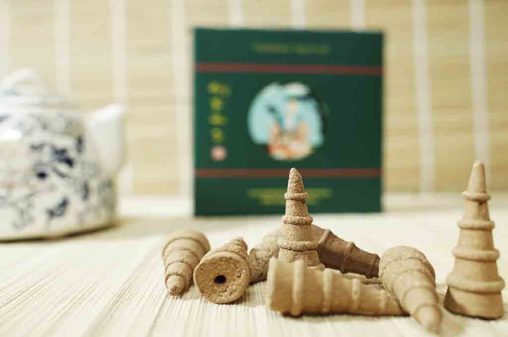Xông Nụ Trầm Hương