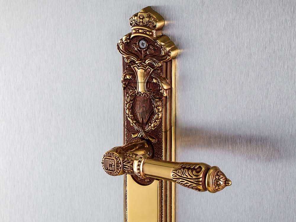 Mẹo chọn khóa cửa đại sảnh thu hút tài lộc cho gia chủ