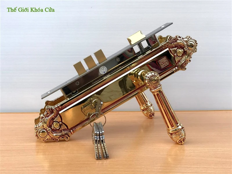 Khóa cửa gỗ đẹp phong cách Indochine cho người hoài cổ